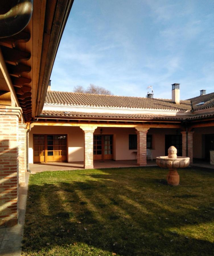 Casas Olmo Y Fresno Jardin Y Piscina A 17 Kilometros De Ferienhaus Salamanca