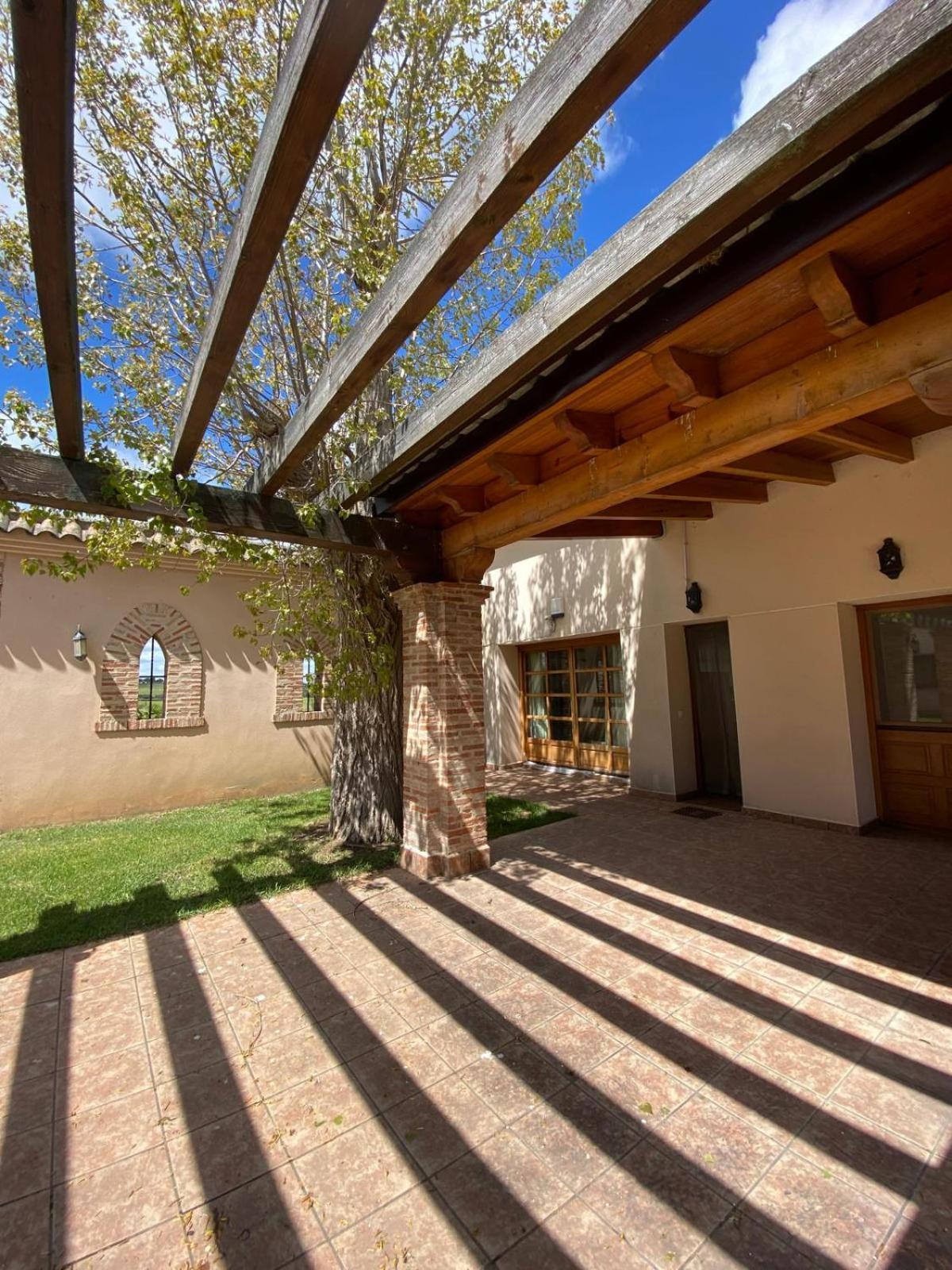 Holiday home Casas Olmo Y Fresno Jardin Y Piscina A 17 Kilometros De *
