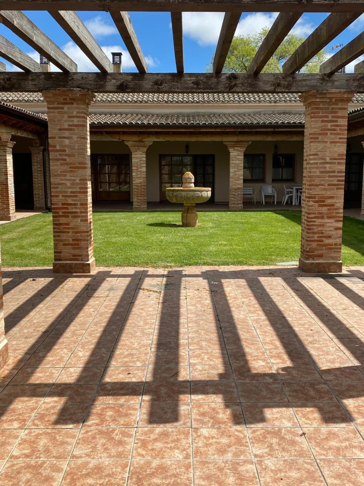 Casas Olmo Y Fresno Jardin Y Piscina A 17 Kilometros De Holiday home Salamanca